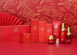 瑞蛇迎春，福滿人間，西采清顏愿你萬(wàn)事如意春意盎然！