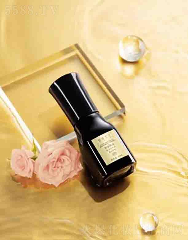 ����Ů��õ�徫�ͱ����AҺ