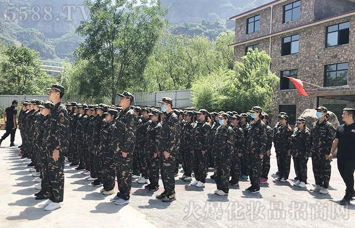 凝聚團(tuán)隊(duì)，超越自我！愿所有努力都不被辜負(fù)！