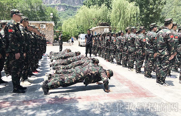 要做點亮別人的蠟燭 要做點亮別人的蠟燭