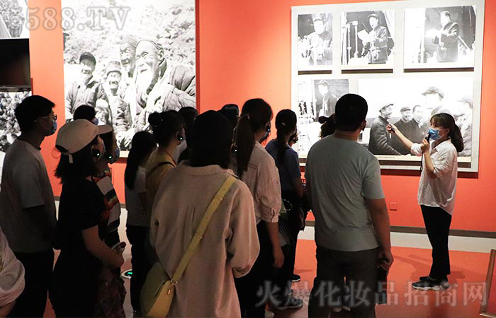 紅旗鑄魂，火爆前行