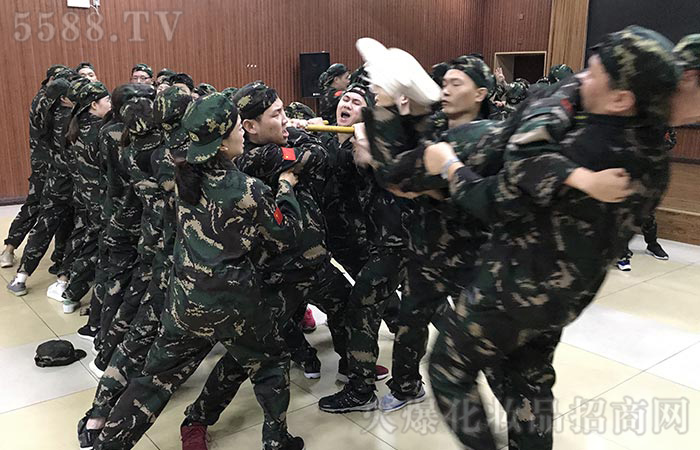 凝聚團(tuán)隊(duì)夢(mèng)，懷揣感恩心！