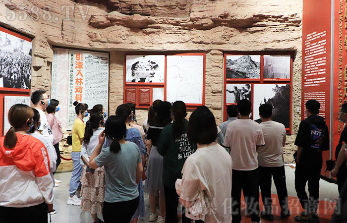 團(tuán)結(jié)協(xié)作，突破自我！