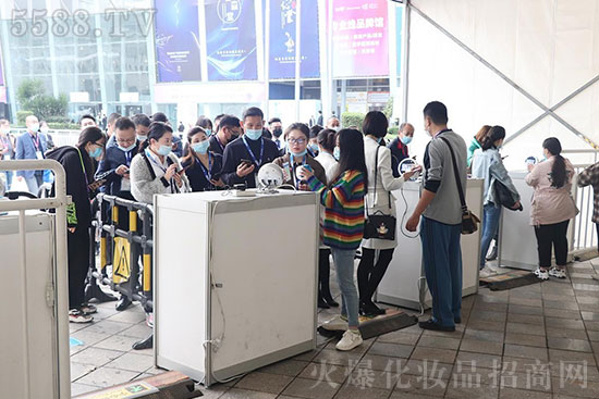 ����ʢ�磬�س��������44�óɶ����I(y��)���[��(hu��)ʢ���_(k��i)Ļ