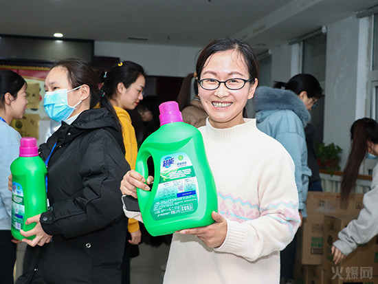 ������Ů��(ji��)���𱬾W(w��ng)�ɰl(f��)Ů�񌣌ٶY��