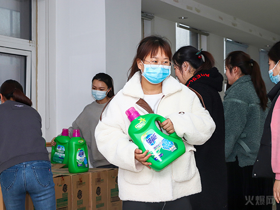 ������Ů��(ji��)���𱬾W(w��ng)�ɰl(f��)Ů�񌣌ٶY��