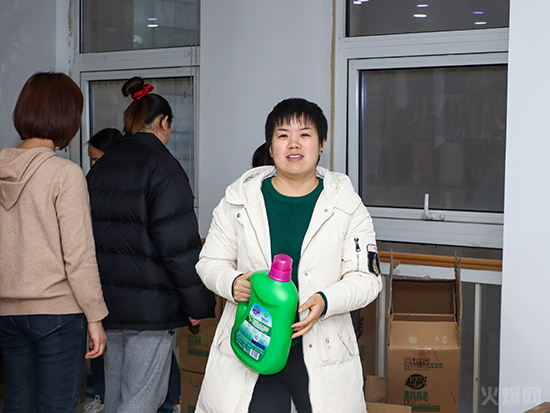 ������Ů��(ji��)���𱬾W(w��ng)�ɰl(f��)Ů�񌣌ٶY��