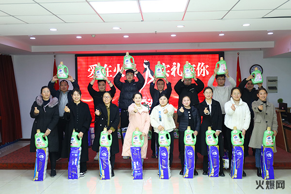 �펽�`���A������(m��ng)�»����𱬾W(w��ng)��T���l(f��)��Ů��(ji��)�YƷ��